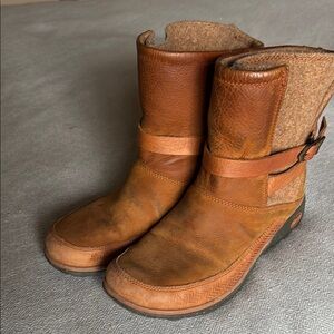 Chaco women’s hopi boots leather and wool